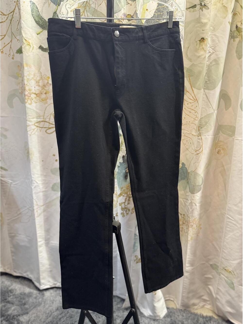 Doncaster Black Women's Pants size 14 32" inseam
